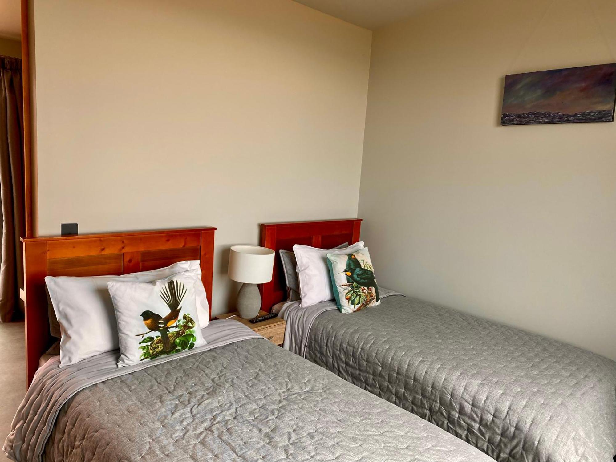 “The Cliffs” Humpridge View Motels Tuatapere 외부 사진